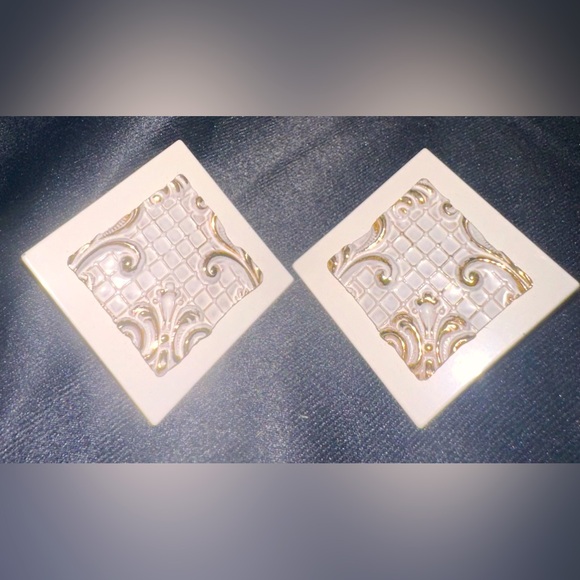 White and Gold Vintage Clip-On Earrings - Picture 1 of 6